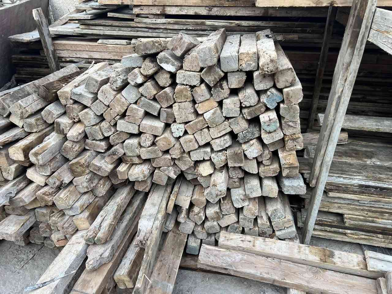 السلام عليكم قالب خشب للبيع يدك ١٨٠ متر نضيف العنوان حله ***********
