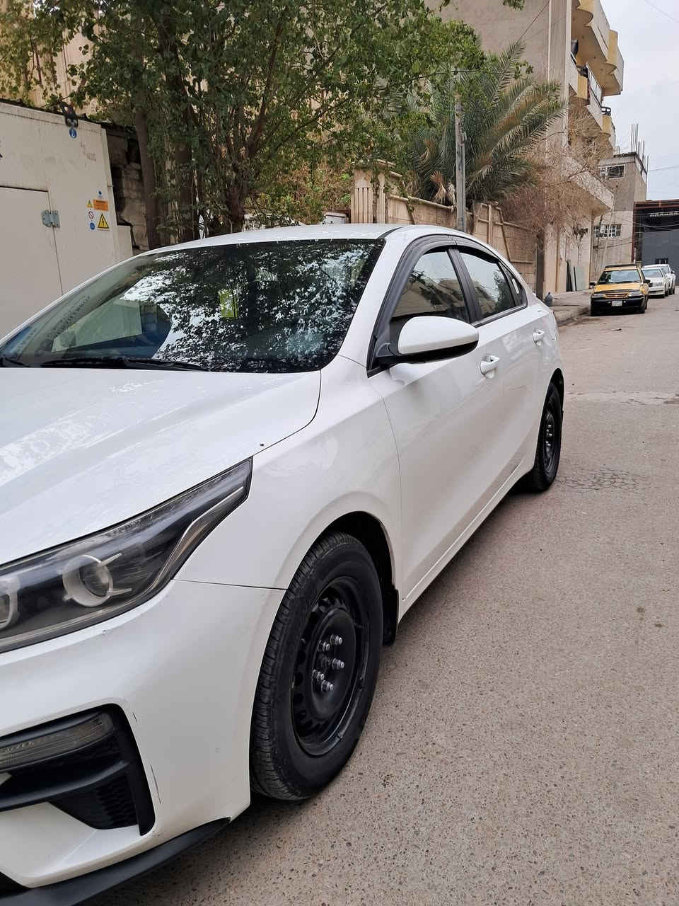 السلام عليكم اخوان
من رخصة الادمن 
للبيع او مراوس حسب الرغبة 
سيراتو خليجي موديل ٢٠٢٠
السيارة جديدة واستخدام شخصي 
مكفولة من كل النواحي عدة رصعة بالجاملغ الامامي الايمن  بارد شبر والجاملغ الايسر بي صبغ هم ع كد شبر 
ماشية٧٩ الف كم 
مكينة ١٦٠٠ 
السيارة مواصفات اعتيادية 
كير مكينة صدر تبريد كله وضع شركة وبشرط 
تايرات باتري جدد سبير وضع شركة منازل 
السعر ١٤٥ ورقة وبيه مجال بسيط 
للاستفسار ***********
