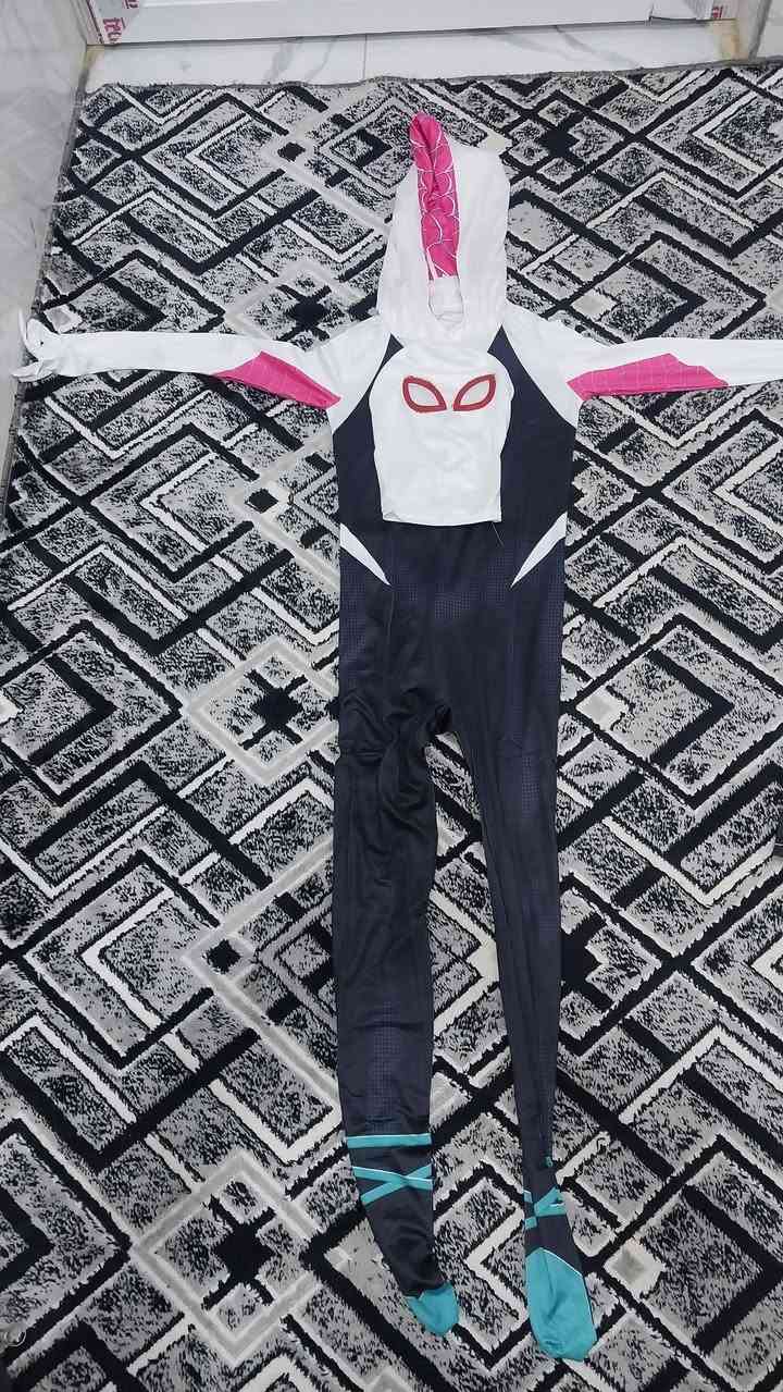 سلام عليكم اكو لبسة 2عدت  سبايدرمان يلبس من عمر 10إلى 12 )***********
