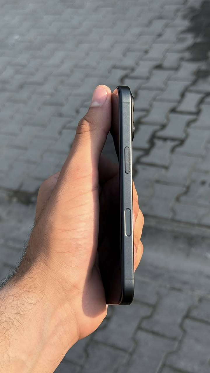 ايفون 16 عربي شرق اوسط مكفول من كلشي بعده بضمان الوكاله نسخة الشريحه والشريحه الالكترونيه ضمان اي بي ام نضافه 100٪ بطاريه 100 استخدام شخصي سعره 850 مكاني بصره الشراي يتصل ويدلل ***********
