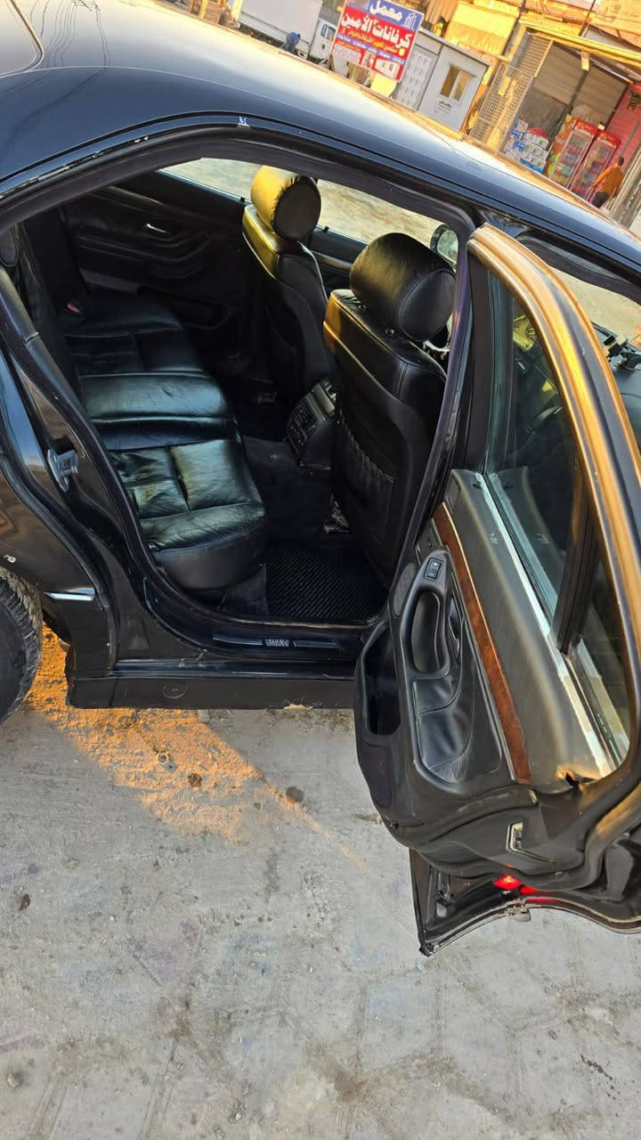 سلام عليكم
لبيع موديل 1996
حداديه خير من الله 
غرفه جديده 
تحويل وكاله 
لغيت زنون 
تانكي جديد 
باتري جديد 
البدي ما بي ولا طخه 
بس عندي بارد بالجاملغ الخلفي حليل غيره 
***********
