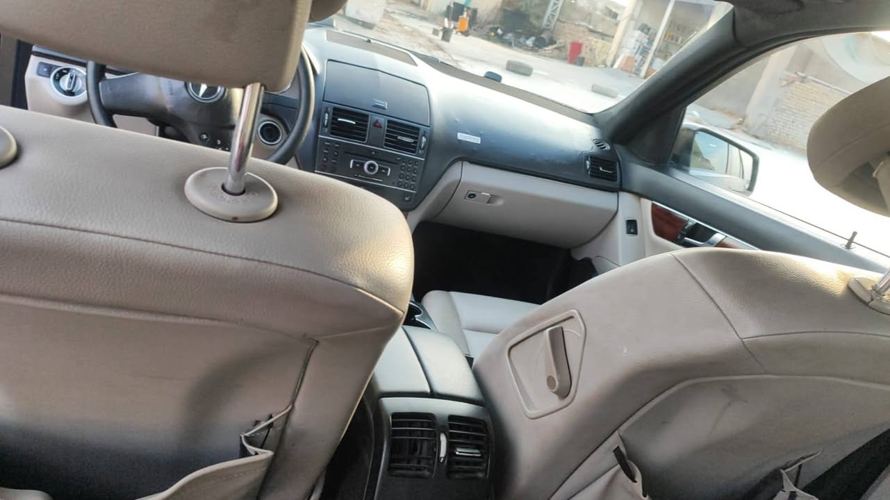 السلام عليكم للبيع مرسيدس موديل 2011كامل مواصفات جاهزه السياره من كلشي 6سلندر السعر135 تلفوني ***********
