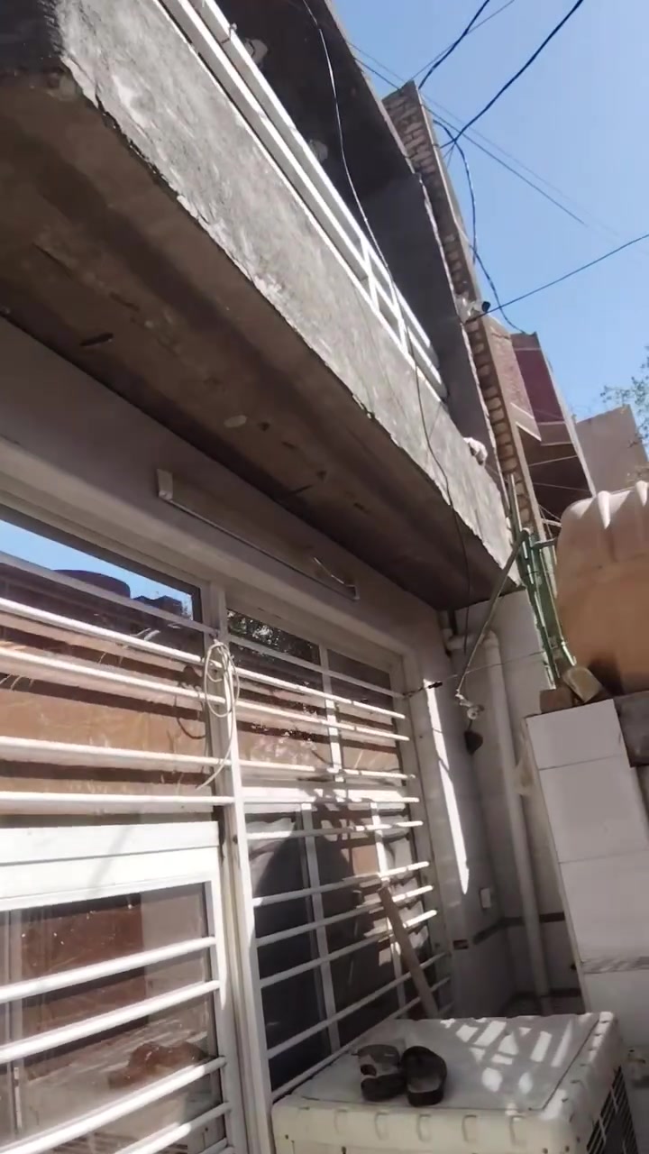 بيت للبيع في حي البساتين شارع الشيخ منهل خلف الكصاب واجهة ٥نزال ١٥ قاطين خدمات ٣ البيت نضيف وكافة الخدمات متوفرة للاتصال ***********
