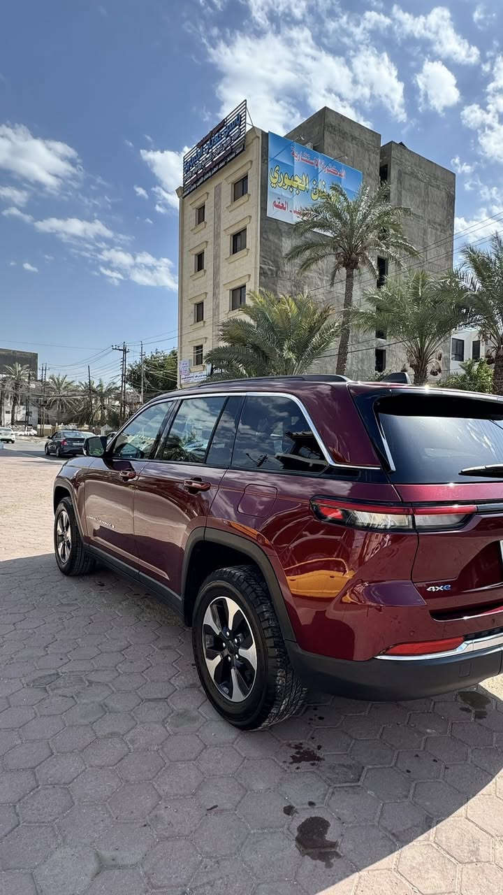 يالله
جيب كراند شيروكي
4Xe
٣ خطوط(هايبرد- بانزين- بلك ان )
2024
بدون ايرباكات 
نضيفه حداً 
مرقم بغداد  / تحويل مباشر

للتواصل و الاستفسار 
السعر /  الحادث
***********
