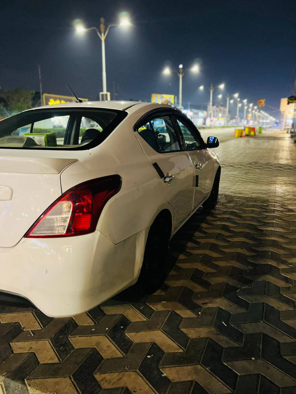 نيسان سني هندي بيها جاملغ معدل بارد وبيها شخوط خفيفه مكحله
السعر 102$ مكاني بغداد ***********
