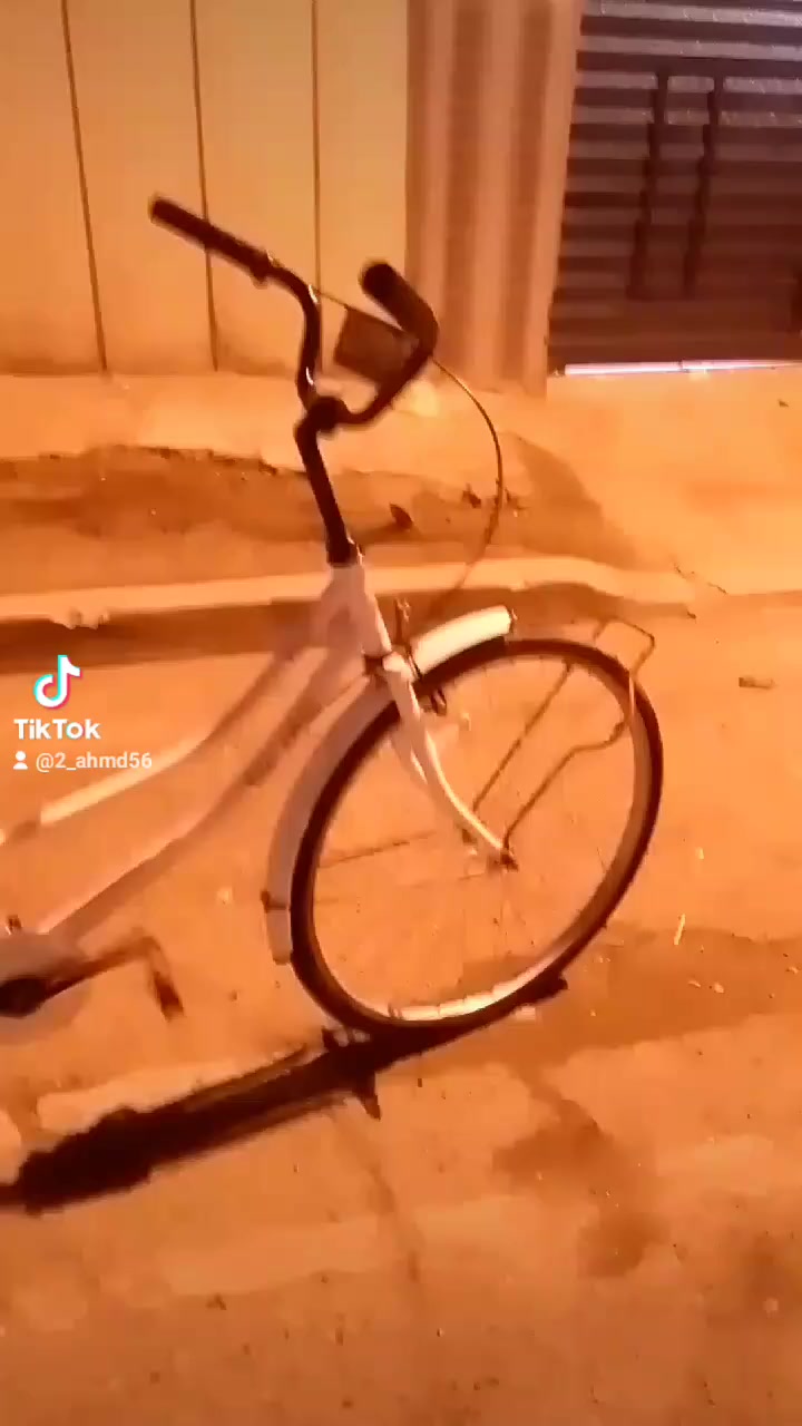 السلام عليكم بايسكل للبيع نضيف سعرة 110 وبي مجال الطيبين مكان بغداد الدولعي  ***********
