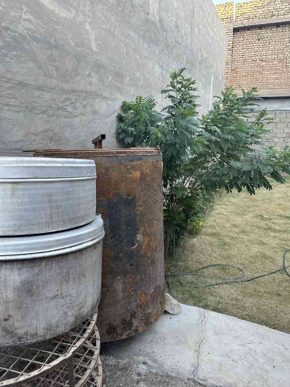 برميل مندي  مستدم مع كافه ملحقاته للبيع مستعجل العرض 90 الطول 120 وكما مبين في الصور للاستفسار الاتصال ع الرقم ***********
