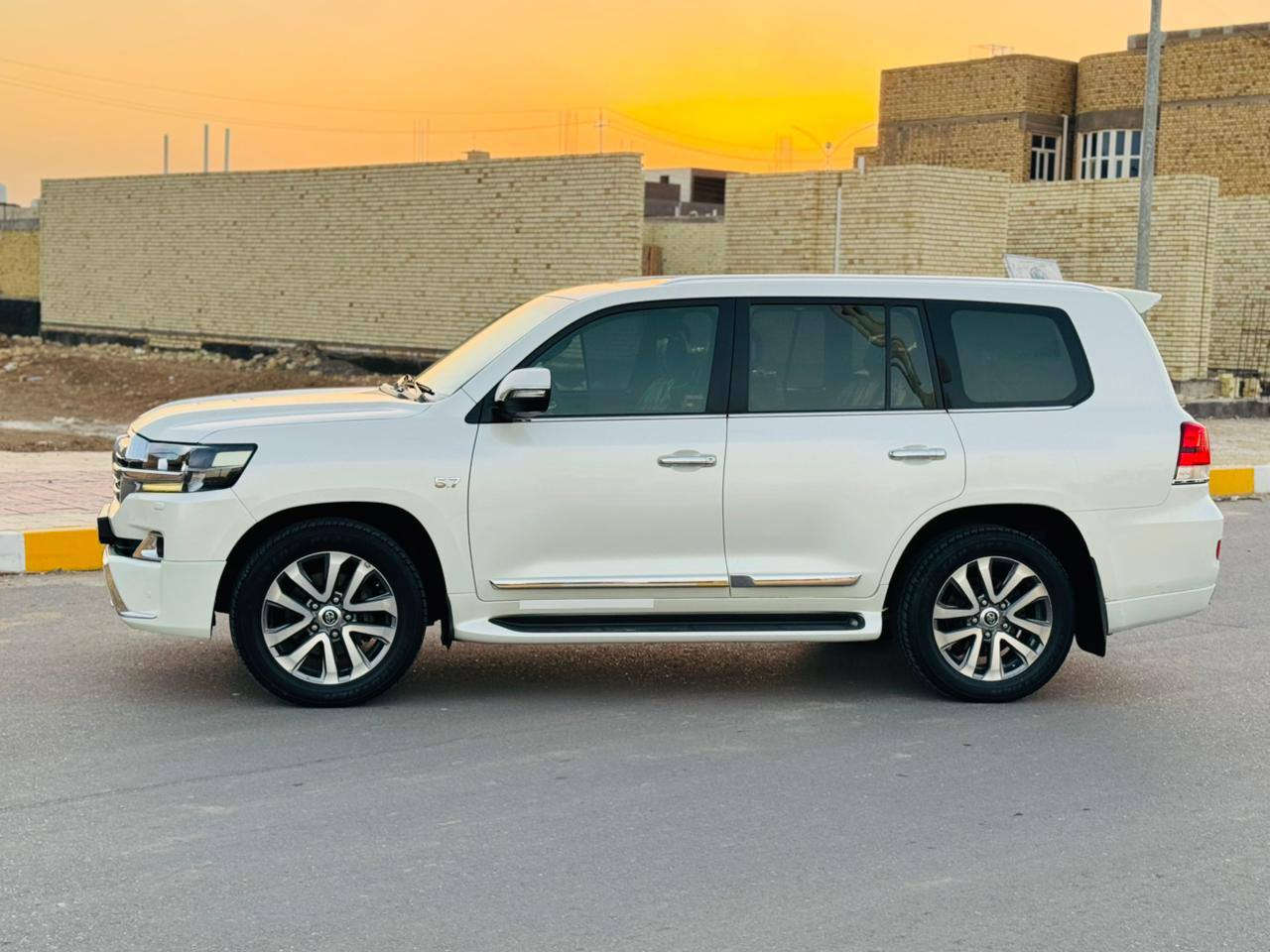 لاندكروز 2016 رقم أربيل بأسمي
مكفوله ضربه وصبغ وتبديل
فول مواصفات فئة (VX) 
فتحه بصمه كشنات جلد + كهربائي +خزن
شاشه كأمره تحكمات 
السعر (510 $)
للاسفسار الاتصال (***********)
