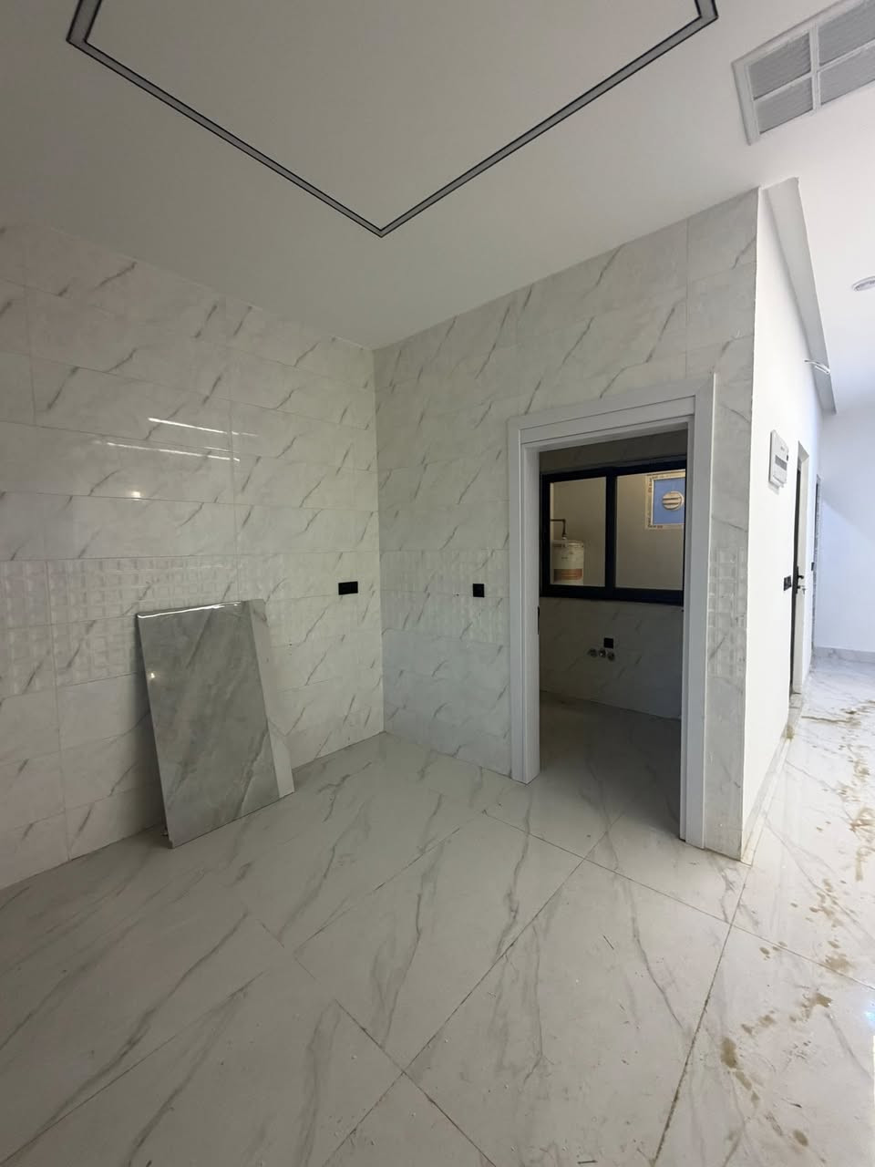 135 متر صفر طابو صرف - حي الواسطي 🔔

الموقع : حي الواسطي شارع صيدلية المشكاة قرب مجمع المدارس 📍

المساحة : 135 متر الواجهه 8.5 

شارع 20 متر الواجهه باتجاه القبلة 

يحتوي طابقين بناء حديث صفر⭐️

كراج - استقبال - مطبخ - هول - 4 غرف نوم - مجموعتين صحيات 

نظام دكت - مغربي - نوافذ المنيوم - نظام كاميرات - غاز 

••••••••••••••••••••••••••••••••••••
للسعر والتفاصيل علق بـ تم او السعر يصلك عبر الخاص تلقائياً⭐️
••••••••••••••••••••••••••••••••••••

او زيارتنا عقارات الذهب كركوك حي الواسطي شارع مول زياد مقابل ستائر ايلاف 

عقارات الذهب 🏡

تأسس :2004

بأشراف كادر قانوني متخصص في مجال العقار 👨‍💼⚖️

نستقبل كافة العروض الطابو ملك صرف فقط 

ارقام المكتب 
***********
***********
***********
