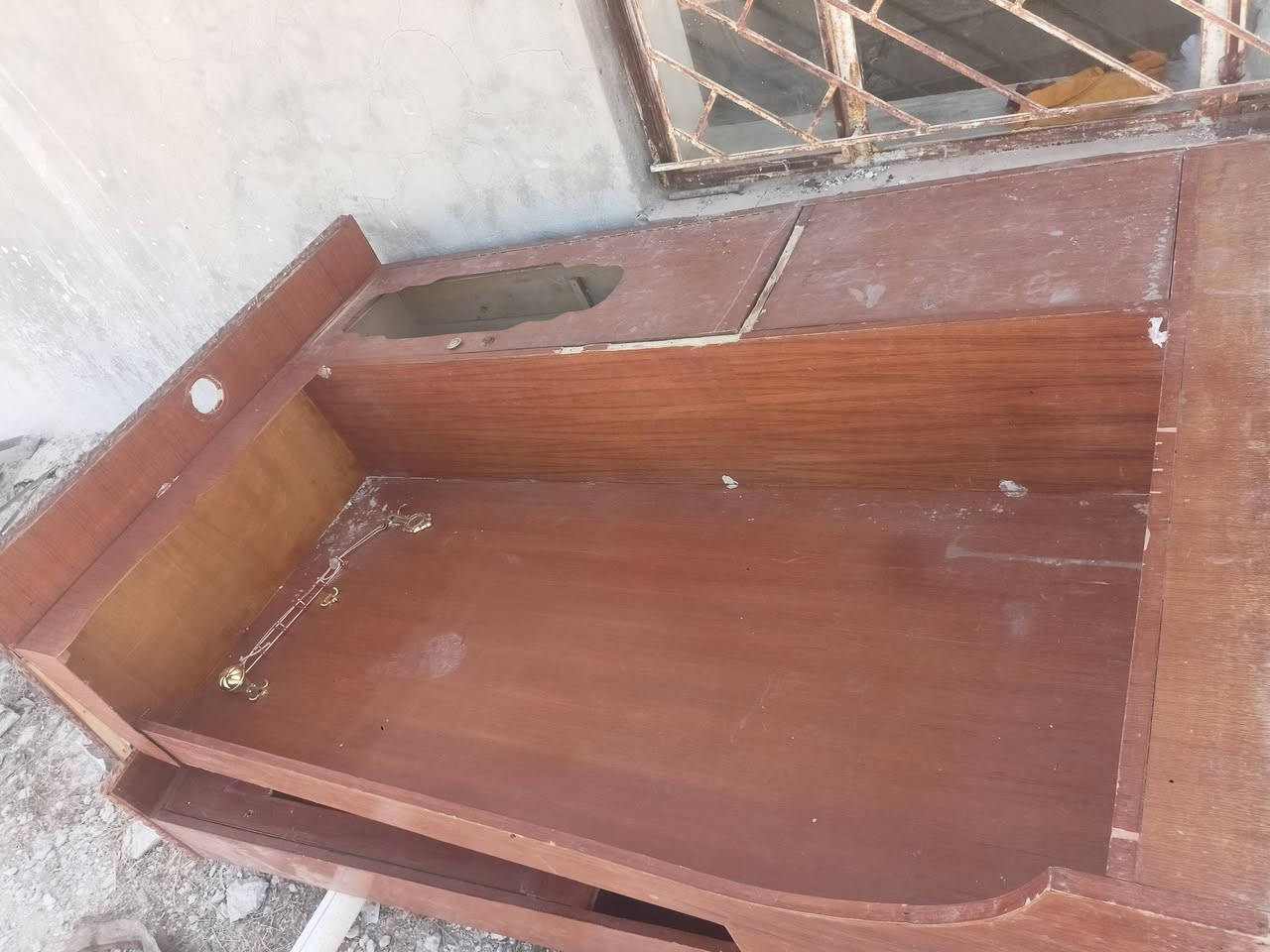 السلام عليكم
زاوية ومرا  وكنتور وبواري تأسيس البواري حيل نضيفات والخشب نص عمر سعر مناسب تفضل خاص


**إذا كنت صاحب هذا الإعلان وتريد حذفه لأي سبب، رجاءا أرسل رسالة إلى الدعم الفني**