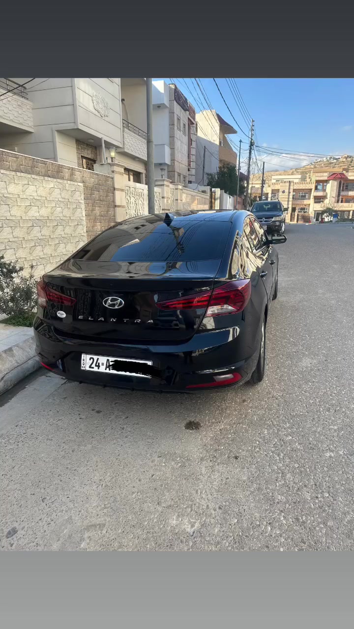 🚘 سلام عليكم
هيونداي النترا 2019 للبيع  وارد أمريكي — نظيفة جداً ومال بيت
ويل كب 

✅ نص مواصفات  
✅ شاشة كبيرة  
✅ كامرة دوارة  
✅ 3 أنظمة قيادة  
✅ رادارات  
✅ محرك 2.0 قوي واقتصادي  دوش 
✅ ماشية 73 ميل فقط  

📌 السيارة بيها فقط شبر على البارد بالجمالغ الايمن بدون ايرباك وبدون دواخل   بشرط 
📌 رقم الشاصي: 5NPD84LF7KH457332  
📌 رقم دهوك وباسمي  

💰 السعر: 140 ورقة وبيها مجال للطيبين   

📍 العنوان: دهوك  

📞 للاستفسار:  
***********  
***********

