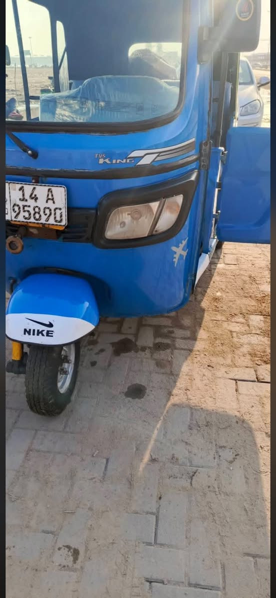 السلام عليكم تكتك تي في إس
موديل 22+رقم و سنويه مكينه ما مفتوحه بس زنجيل و كلجات 
العنوان :البصره حياتيه حي الحسين شارع مدرسه ابو الأسود 
الرقم :***********
السعر : 6500و بيه مجال قليل
