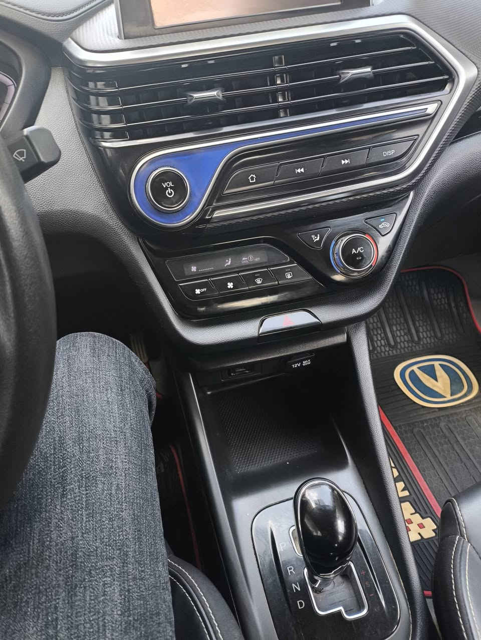 سلام عليكم شانجان سفن L7 موديل 2020 رقم بغداد مشروع وطني  كفاله من الضربه والتبديل كير مكينه تدفئة تبريد كفاله مكان السياره النجف الكوفة السعر86  ورقة وبيهه مجال وشرط التحويل شرط التحويل للاستفسار ***********
