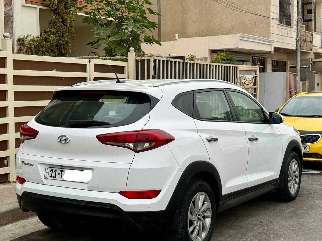 توسان 2016
وارد امريكي حادث جاملغ الايسر وبيهة قطعتين صبغ

مكينه 2000
مكينه كير مكفولات 
تبريد ثلج 
كشنات كهرباء +تدفئه تبريد 
شاشه كامره
تخم تاير 
صدر جديد 
رقم بغداد انكليزي تحويل ثاني يوم
عنوان بغداد شارع فلسطين 
معروضه 137
***********
