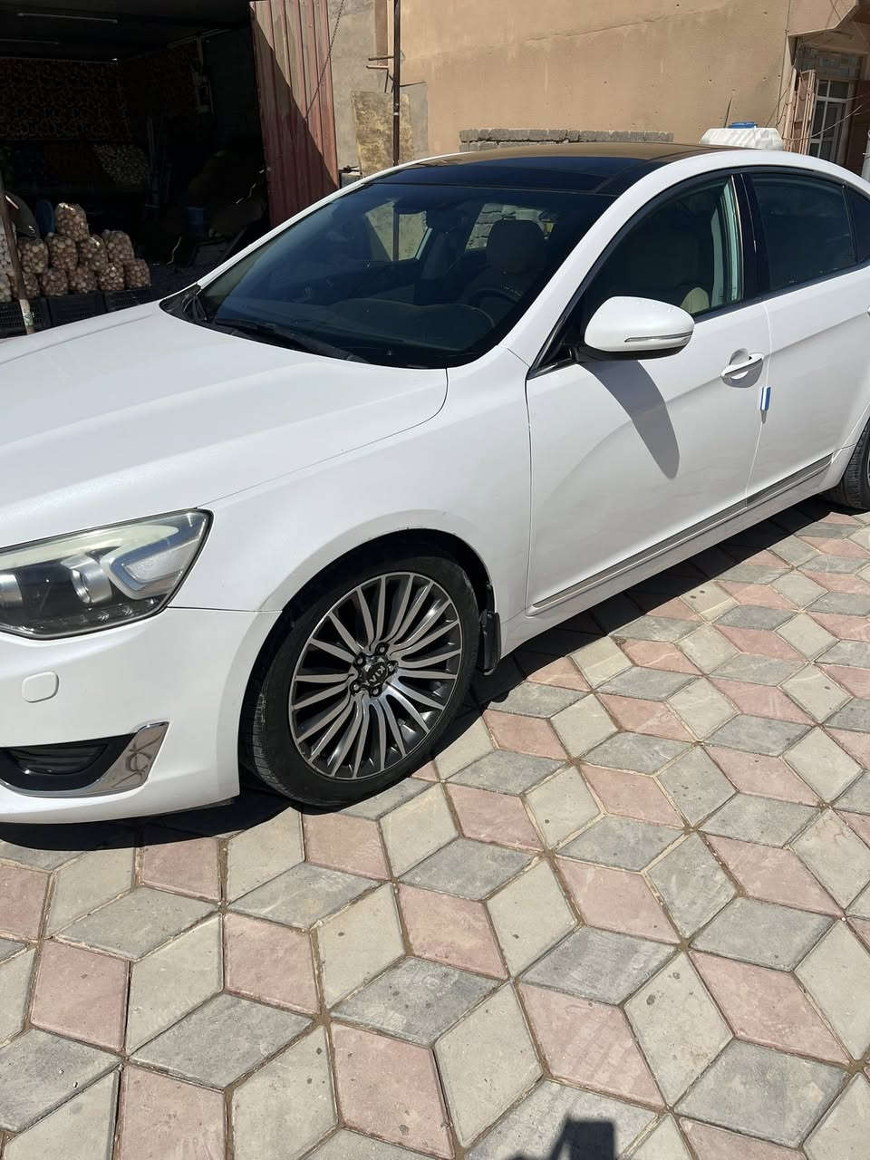 السلام عليكم للبيع او مراوس
بجيب من 2011 لحد 2013 
الموديل 2014 
 كيا كادينزا خليجي  داخل ملكي VIP
السيارة فول ١/١ VIP 
6 سلندر 

المواصفات✅فول فول 
-بانوراما 
-تشغيل بصمة مع بصمة الابواب الامامية
داخل ابيض ملكي VIP
-نظام ترحيب
-انارة بالمرايات والابواب الامامية
-كاميرا وحساسات خلفية
-حساس ماسحات
-بردة خلفية متحركة
-كشنات كهربائية جلد تدفئة وتبريد  
-كشنات خزن ميموري 
-لوحة تحكم بالكشن الخلفي
-لد امامي وخلفي
-تحكم كامل بالستيرن
-شفتات ستيرن رياضي بلادي
-نظام ترحيب 
-اشاير مري+شفط+قلاب 
-محرك مفتوح كازكيت يم علي الحربي و معروف شنو شغله ما بي اي عيب 
وباقي مواصفات الكادينزا معروفه 
السياره بيها فقط بارد بسيط في الهلال و جاملغ الأمامي موضح بصور 

السعر (165 )ورقه بيها مجال

 سيارا بااسمى " تحويل + وكاله بشرط - +سنويه جديده +رقم جديد بغداد انكليزي
***********

العنوان:-صلاح الدين  -تكريت
