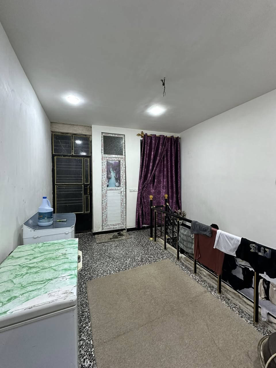 دار100م 

طابق ونص غرفتين نوم وستقبال وصاله وصحيات فوك وجوه وخارجيه بناء جديد خدمات كامله

بوب الشام المدخل الثاني تعبر السوك بمسافه صفحه ابوعليان

السعر52 مليون وبي مجال

***********
