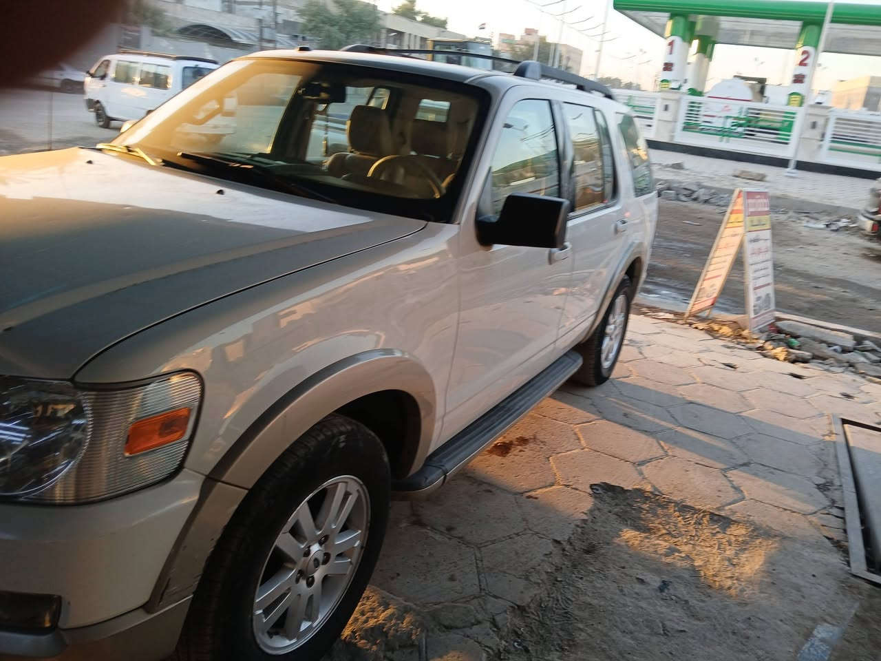 بسبب الوعود الكاذبة  اعاده سيارة فورد اكسبلور موديل 2009 كير جديد محرك جديد مكفول كهربائيات كاملة تبريد ثلاجة حدادية صدر جديد امامي خلفي تطخم تايرات جديد تبريد السيارة 3 قطع 
بيها باب السائق مبدبل بأمريكا دعامية خلفي  السيارة كلين بدون صبغ بدون ضرر سنوية بأسمي ثاني يوم يحول 
السعر 105 وبيها مجال 
العنوان الكرادة قرب محكمه الكراده شارع الصناعي 
***********
***********
