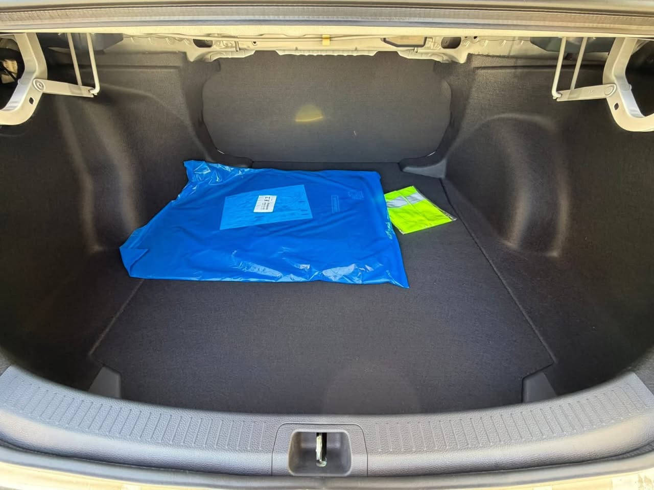 للبيع كورلا هايبرد2024 ماشيه 7000كيلو متر
فول فول مواصفات  سلايد فتحة سقف 
مواصفات
بصمة
فتحة
دخول ذكي
كامره خلفية عدستين
رادار
ابل كار بلي
نظام نقطة عمياء
نظام تحكم ستيرن
نظام تحديد مسار
توقف ذاتي
اوتو هولد
جام اوتو
قطعتين تبريد
شاشة ديجيتل
شاشة كبير
تحكم اوامر صوتيه
كشنات جلد
سايد بريك بصمة
3 انضمة قيادة (ايكو،نورمال،سبورت)+الهايبرد

السعر  140 مستعجله ع بيعتهه
السياره بيها حادث بل الجاملغ الخلفي وموجود صور الحادث 
مكلف بل النشر اني فقط رقم صاحب السياره اسفل ⬇️⬇️

مكان بغداد للأستفسار: 
 
***********
