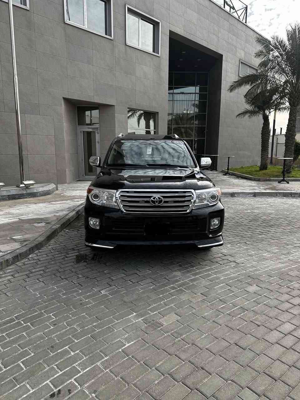 السلام عليكم 
لاندكروز جكساره 2009 رقم بغداد بسمنه محرك 8سلندر 
بيهه 3قطع صبغ والباقي كفاله السياره جاهزه من كلشي كير محرك حداده تخم تاير تبريد نصبتهه وكشرهه كلش حلوه 
مابيهه اي نقص رايدهه ب 260وبيهه مجال بسيط 
للستفسار الاتصال ***********مكانهه ميسان حي الصحفين
