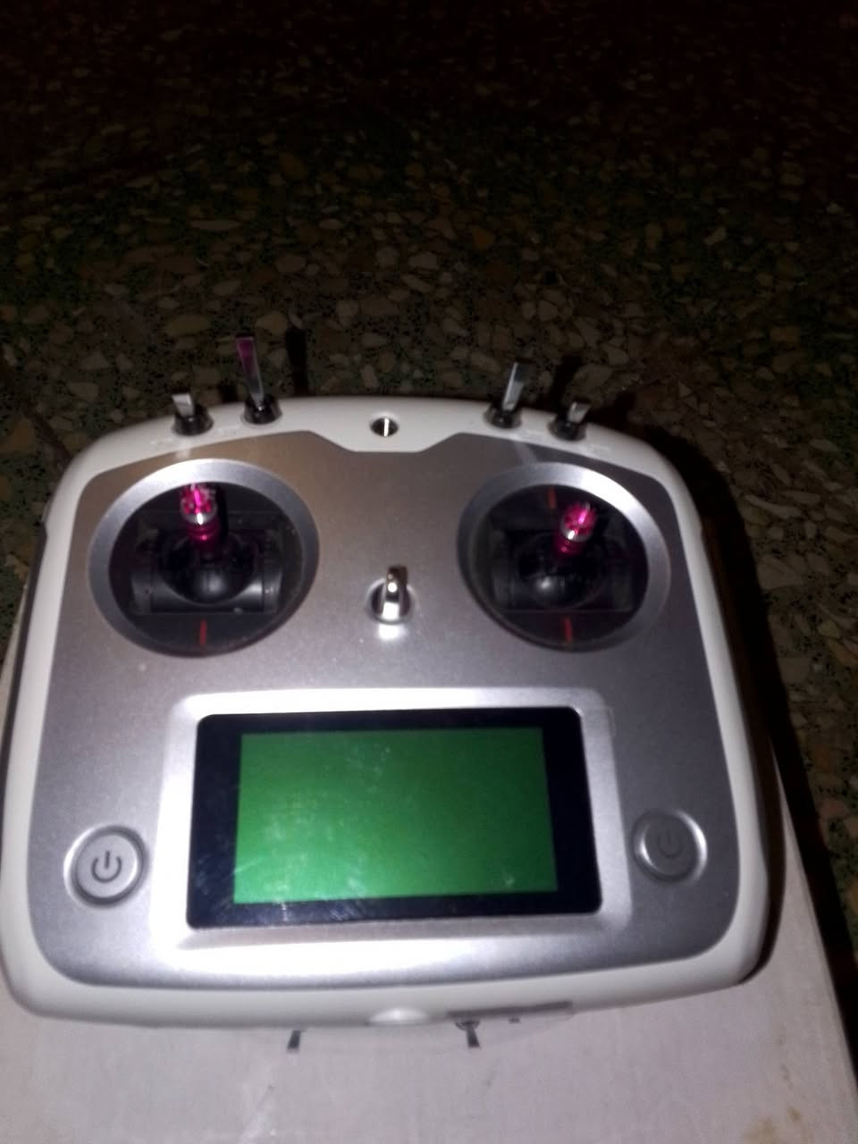 السلام عليكم ادرون للبيع حجم كبير السعر مليون ارتفاع كيلو ونص يزل كافة البرامج من الحاسبه نظام ال جي بي اس  كامل مواصفات مكاني بغداد الشعله للتصال *********** وتساب وخاص وتصال  متوفر
