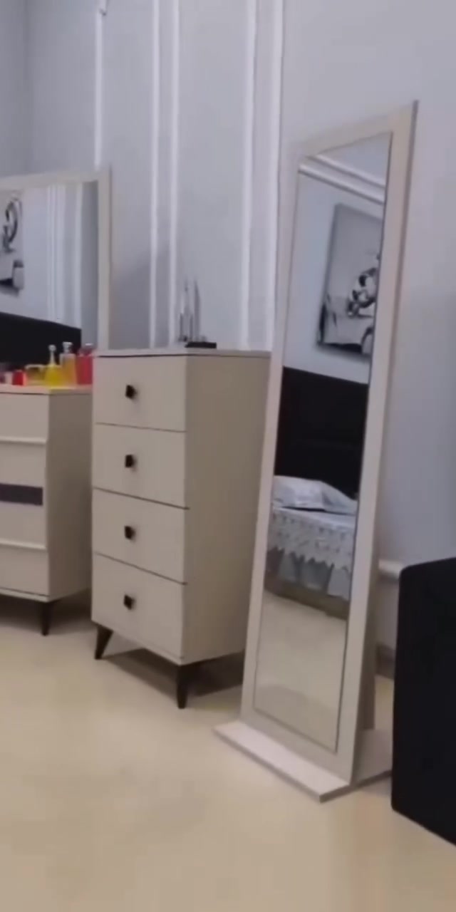 السلام عليكم غرفة مستعمله شي قليل 
9 قطع السعو 750 الف قفل العنوان تكريت 
شارع الزهور جديده بمعنه الكلمه


**إذا كنت صاحب هذا الإعلان وتريد حذفه لأي سبب، رجاءا أرسل رسالة إلى الدعم الفني**