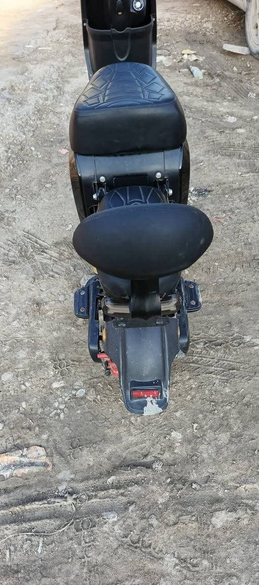 السلام عليكم للبيع R9 دراجه مكفوله كفاله عامه صارله 6 اشهر من طالعه من الوكيل الدراجه احله من الصوره تجي وتشوف بعينك اي نقص ما بيه وملحقاته كاملات من سلة وشاحنه ورمونتات 2 وسويجات 2 محتاج فلوس واريد ابيعه السعر 500
وبيه مجال قليل مكان حله عوفي طفيل قرب العلويه شريفه بنت الحسن ***********
