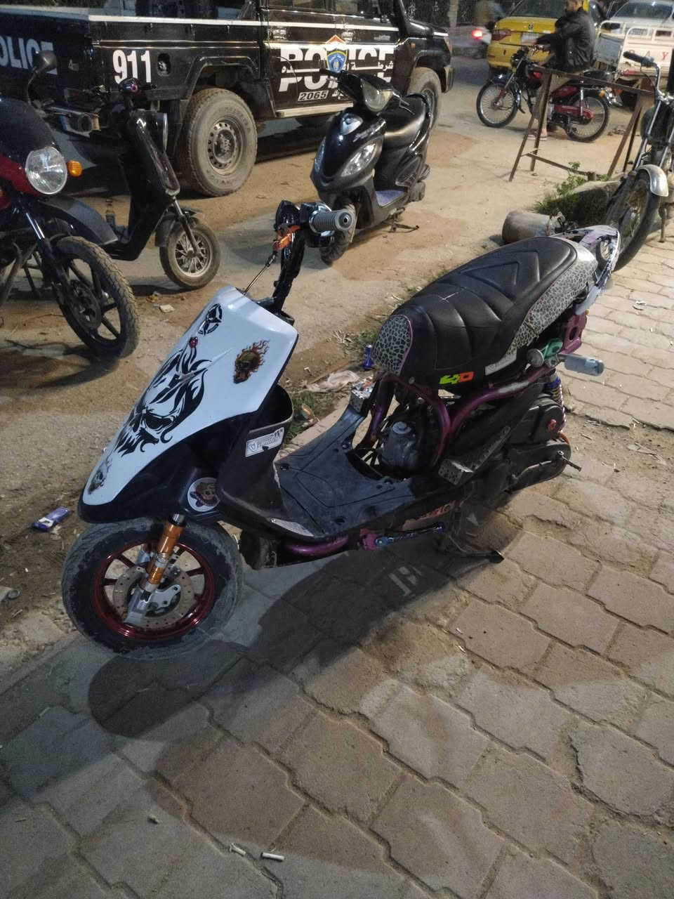 ماكس عدله للبيع بلاد مكان شطره سعر 400 بيها مجال قليل مفتوحه لاستيك ولف رقم.     ***********
