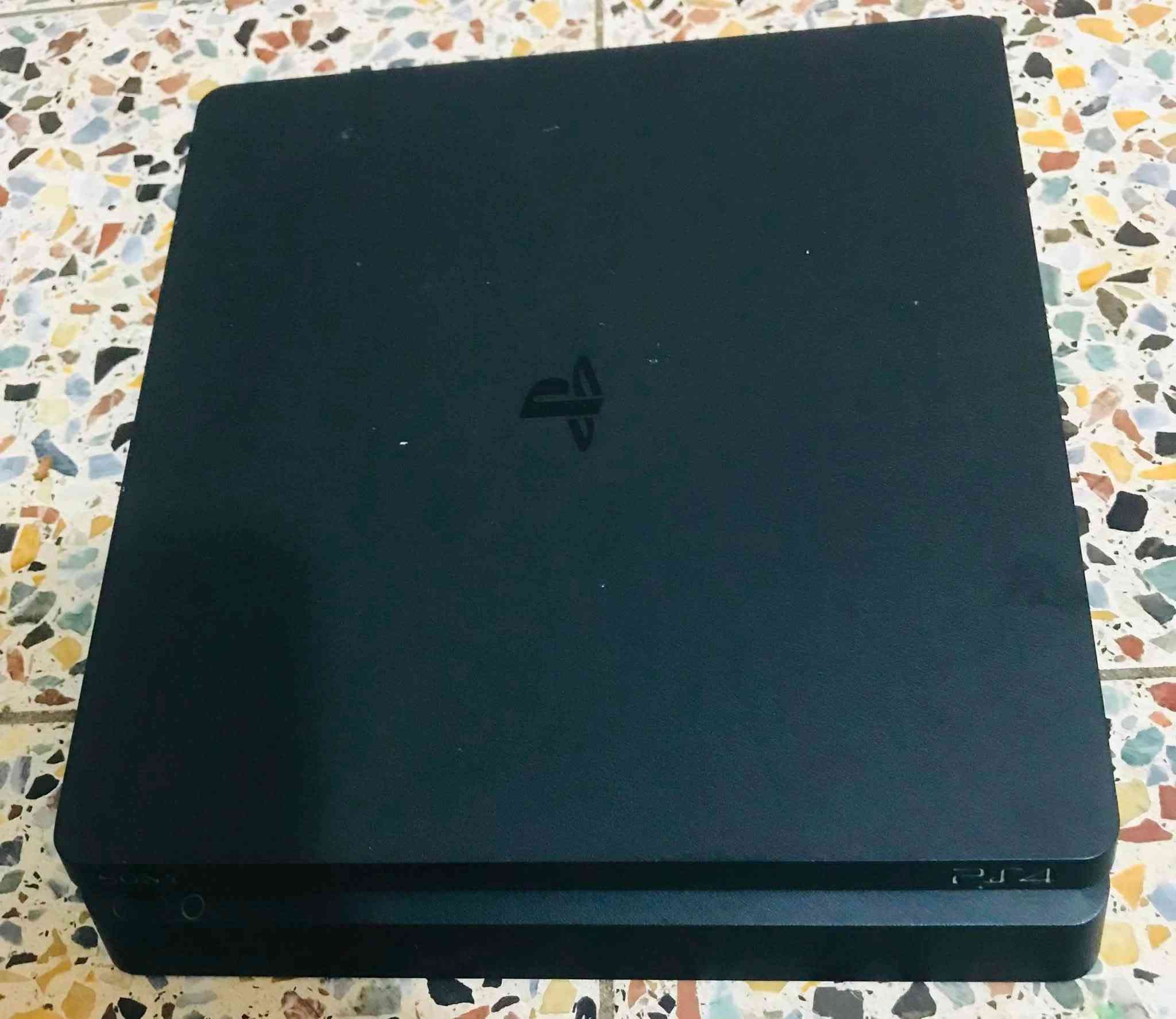 PS4 slim
بلادي لوك ستيكر نظيف جدا
مهكر نظام12.50 جدا مستقر 
500GB
الملحقات 
واير كهرباء، HD
ألعابه 
Pes21
Fc26
Gta5
Need for speed
Eldenren
Pes2007
جوستك عدد اثنين اصلي وتجاري (التجاري الكير الايمن برادله تصليح فقط) 
المكان بغداد رصافة
***********
السعر ٣٢٠ الف مجاله جدا بسيط
