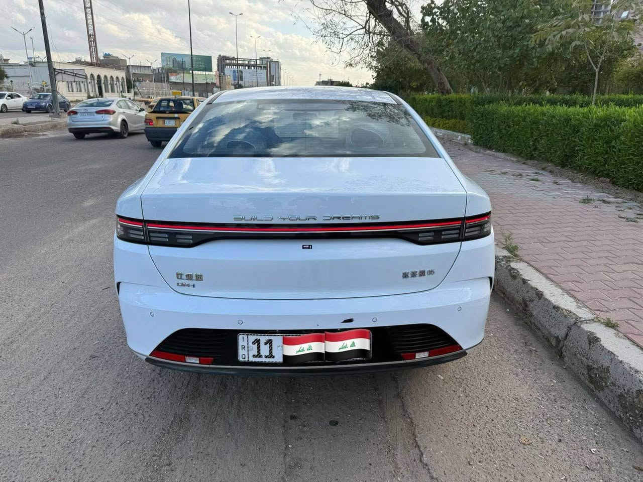 بي واي دي  2025  (زيروووو ) ابيض  للبيع رقم بغداد  (اقصاد ) بأسم موظف  شرط وكاله بأسمك  كفاله عامه من الشخط والرصعه
 بلكن هايبرد بتفويله تمشيك 1200 كيلو 
 ملحقات السياره//  شاحن اصلي + منفاخ + فوم معالج تاير +كارت دخول +بصمه + مثلث + سترة طوارئ
محرك 1500 هجين تنفس طبيعي هايبرد + بانزين + شحن ذاتي + شحن خارجي
المواصفات &&&&&&&&&&
بصمه تشغيل+تشغيل عن بعد&
كير ماوس&
فتح باب كارت NFC&
تبريد قطعتين&
شاشه قلاب + كار بلي&
بكلايت ليد متصل اشاره خلفيه نشره لكزز&
لد+ اشاره ليد لايت + لايت زينون&
هاندر بريك بصمه + اوتو هولد&
تشغيل فقط لمس للبريك&
حساس خلفي + كامره خلفيه
تشغيل فقط لمس للبريك&
حساس ضغط اطار&
كروز سرعه&
تبريد قطعتين &
لايت اوتو&
كشنات جلد رياضي&
اشاير مري&
تحكم بمستوى الايت الكتروني &
ويل كب حجم 16 كروم&
السعر**** 115**** 
مكان السيارة //البصرة الزبير  الشماليه ( شركة اكرم للتجارة السيارات )  
رقم الهاتف *********** الزبير, البصرة
