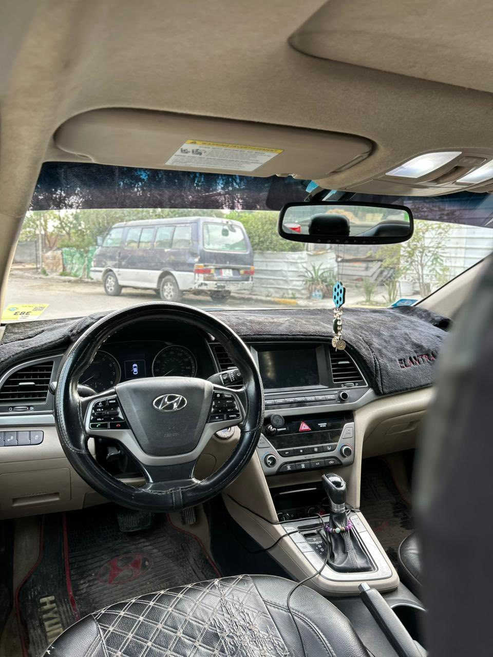 السلام عليكم النترا للبيع موديل 2018 وراد امريكي فول موصفات فتحة بصمة شاشة كامره أشاير بل مري ويل كب بصمت أبواب رادارات جانبي بعد بيه هواي موصفات فول حادثه بنيد بدون دواخل وصار بيه بـالعراق جاملغ خلفي بارد والسياره مبدل بيها رواجز فقط باقي سياره خير من اللّه رقم بغداد رقم انكليزي سيارة  كلش حلوه سياره جاهزه مابي ي نقص السعر 126$ وبيها مجال او مراس
مكاني بغداد حي العامل 
رقم التلفون : ***********
