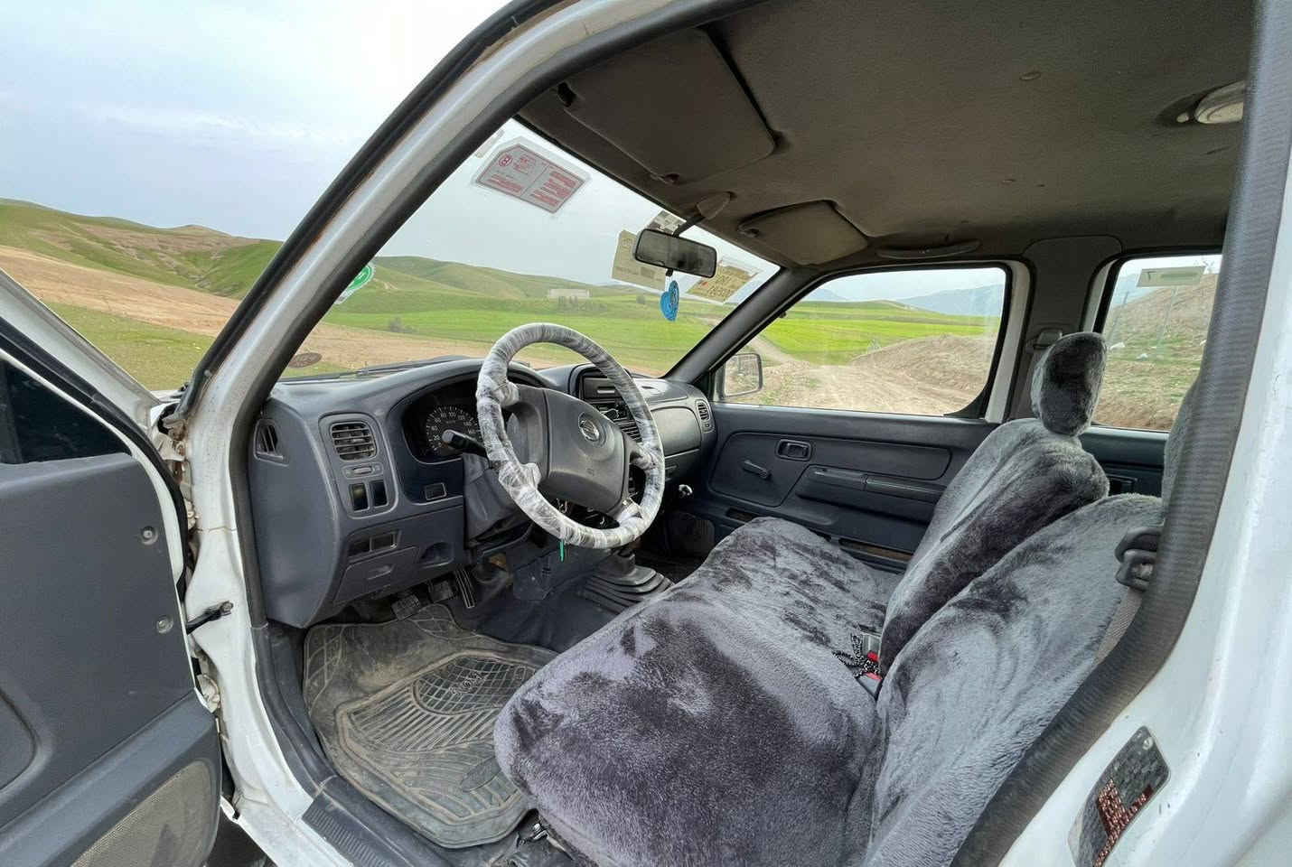 نیسان پیکاب 2002 z سەیارەکە ڕەقمەی تازەیە تا 2030  بە ناوی خۆمانەوەیە مەرجی تازەیە   ، تەنها بۆنیدی بۆیاخە ، تایەی تازەیە و بێ تەقەو ڕەقەیە کامل سێرڤسی بۆ کراوە ڕۆن پاتری ئەکسل و هەمووی تازەیە و مەکینەو  گێڕ بەشەرت 
بۆ نرخی پەیەوەندی بە ساحێبیەوە بکەن 
*********** السليمانية, العراق
