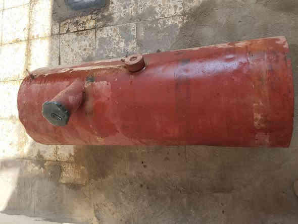 تانكي بلادي يأخذ 200لتر هوه وقواعده المكان النجف السعر 130الف للتواصل عبر الرقم ***********او. ***********.
