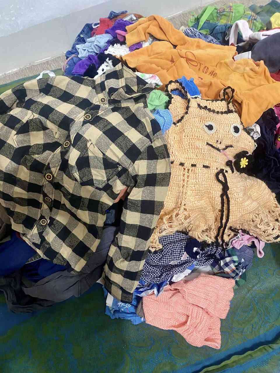 فروشتنى خيرااااااا جلى لةنگة 1مانگى تا 8+9 سالانى تياية كوران +كچان جلى ئافرةتان و پياوني تياية (830) پارچةية دانةى(250) دينار رقم موبايل(***********)
