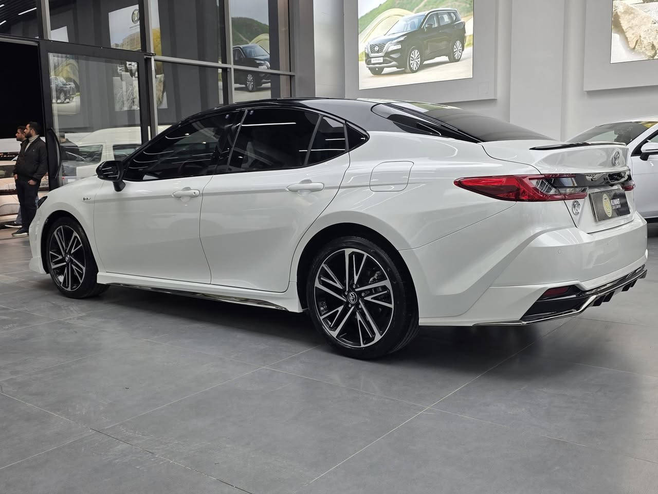 • تويوتا كامري هايبرد XSE
• الموديل: 2024
• مواصفات: صيني 
• المسافة المقطوعة (العداد): 22000 كم
• المحرك: 2.0 لتر هايبرد 
• رقم أربيل 
• عدد الأسطوانات: 4 سلندر
• شركة: #KUWAITCARS 
• عنوان الشركة أربيل شارع مخمور
• أرقام الاتصال:
• ***********
• ***********
