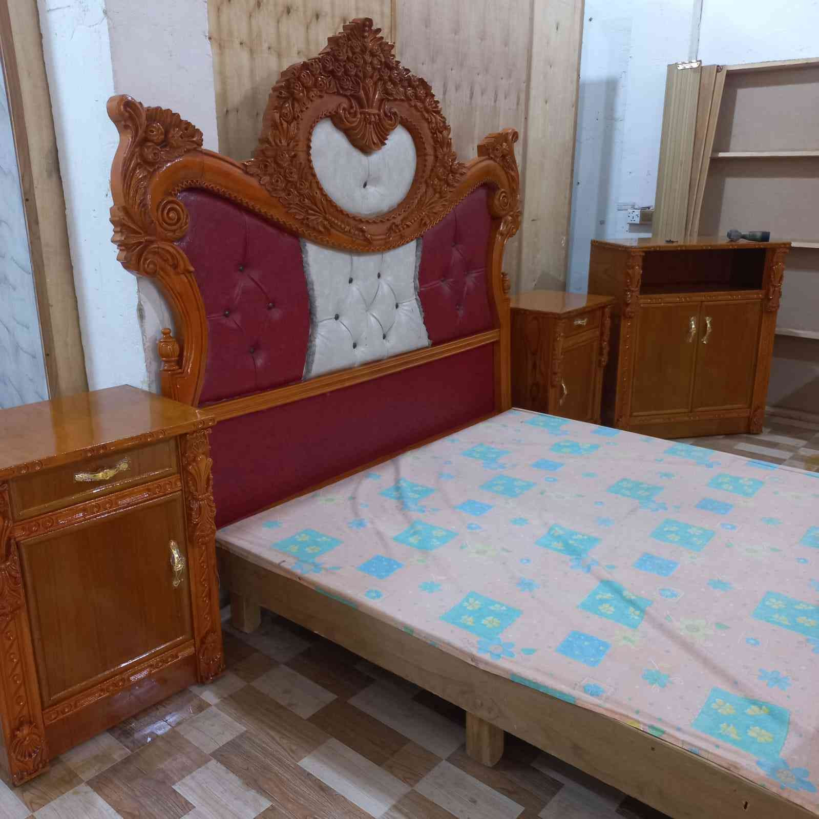 غرفه نوم صاج مستخدمه قليل 
اخت الجديده السعر مليون وربع 
المكان خمسه كيلو للاستفسار خاص 
او اتصل ***********
