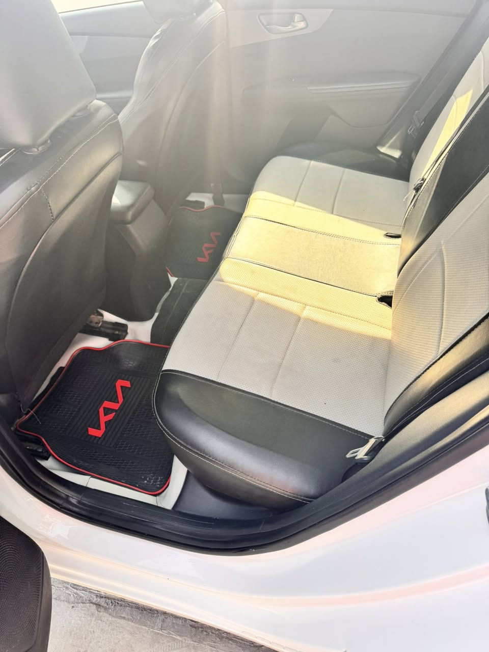 فورتي 20مكينه الفين وارد امريكي حادثه جاملغات اماميي كلير فقط بدون فتح بيه مكانات بارد السعر125
بغداد***********
