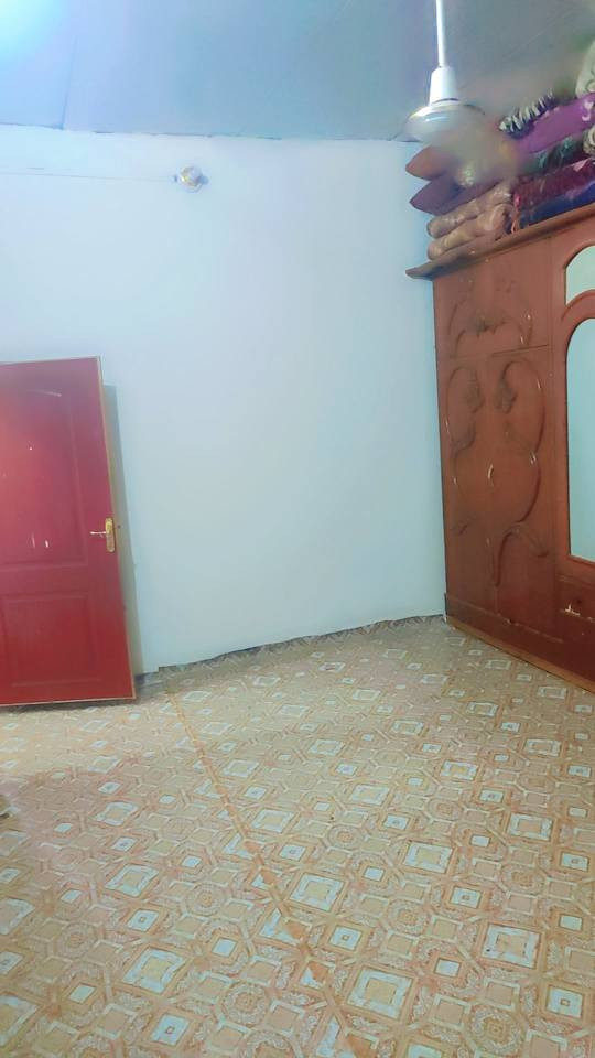 🤍: بيت تجاوز للبيع مساحته ١٥٠ متر متكون من ديوانيه وهول وغرفه ومطبغ وترك وساحه لبيت جبير. ومرتب كله سيراميك ساحه شتايكر سقف سندويج سعر ١٣ وبيه مجال قليل مكاني  بصره الأمن داخلي على شارع القائد: *********** البصرة, العراق
