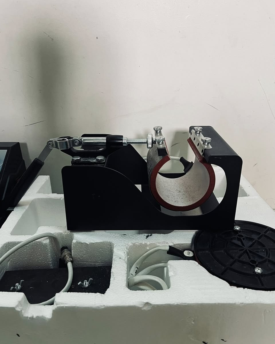 للبيع مشروع طباعة ملابس DTF متكامل 
طابعة ابسون 18050 A3 
استعمال 3 شهر كارتونه 
مكبس حراري متعدد 1x5 
استعمال قليل كلش بلكارتونه 
مع أحبار وورق وبودره 
و هوديات وتيشيرات نص ردن 
 مع ضمان طباعة درجه أولى
مع تنصيب برامج DTF 
سبب البيع ( عدم التفرغ ) 
استفسار اتصال أو واتساب 
***********
