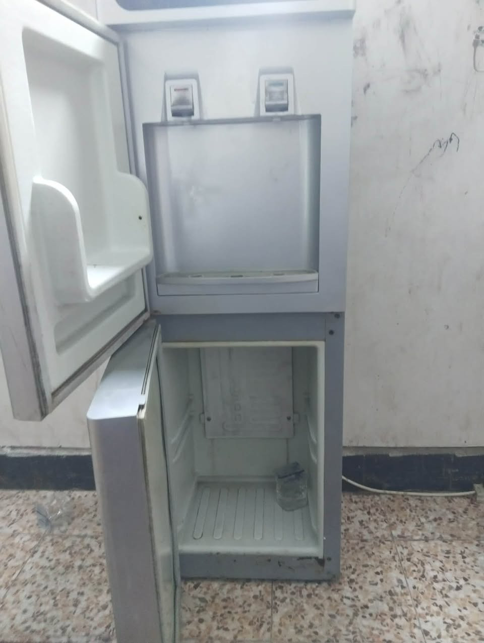 للبيع براد ماي
شغال شرط ع فحص 
سعر ب70
مكان ديوانيه عمارات النسيج


**إذا كنت صاحب هذا الإعلان وتريد حذفه لأي سبب، رجاءا أرسل رسالة إلى الدعم الفني**