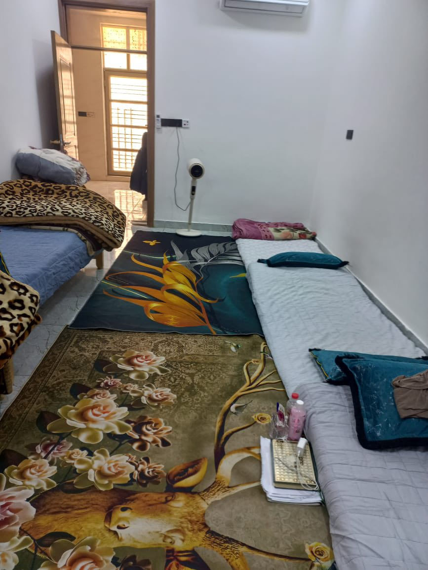 ياالله 
دار للبيع 
في الأنبار فلوجة منطقة الجغيفي الثانية خلف جامع  فاطمة الزهراء 

مساحة 150 متر 
واجهة 7،5 والنزال 20 متر
ارض بچر صنف العقار طابو زراعي سند 25
مكون الدار من طابقين 
يحتوي الطابق الأول علا كراج سيارة وستقبال 
ومطبخ وصاله وغرفة نوم ومجمع صحيات ومنور 
والطابق الثاني غرفتين نوم وصاله وحمام 

بناء حديث البيت بلكامل نقش مغربي ارضية بورسلين
بناء الطابق الأول حجر والطابق الثاني طابوك

شارع 10 متر قريب علا التبليط 

التفاصيل الباقية الأتصال علا الرقم 

***********
***********
