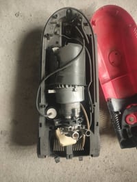 مكنسة كهربائية • تحتاج سير • للبيع