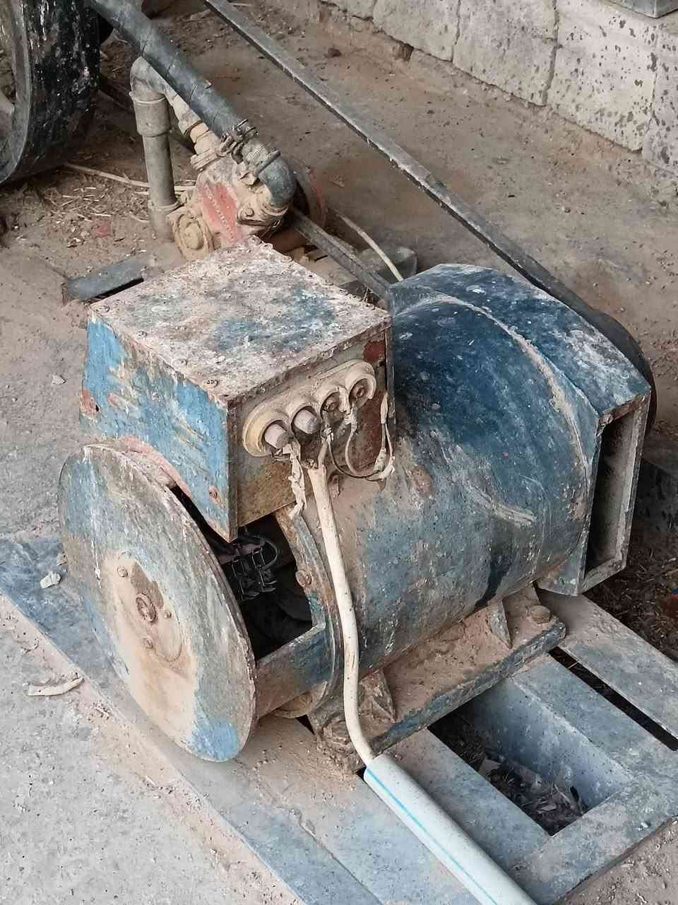لستر للبيع حجم 16 راس توليد ثري فيز سلف وهندر جهاز اطفاء من تجي الوطني كامل مع جميع ملحقاته بس تفول كاز وتشغل فحص كرنتي 35 امبير صافي جوه شاصي شيلمان جنل ثقيل مع تأسيس بواري الماء والمجمده الحوض باب الأول شرط تجي تشوفه كدام العين السعر المطلوب 850 الف للأستفسار اتصال ع ***********
