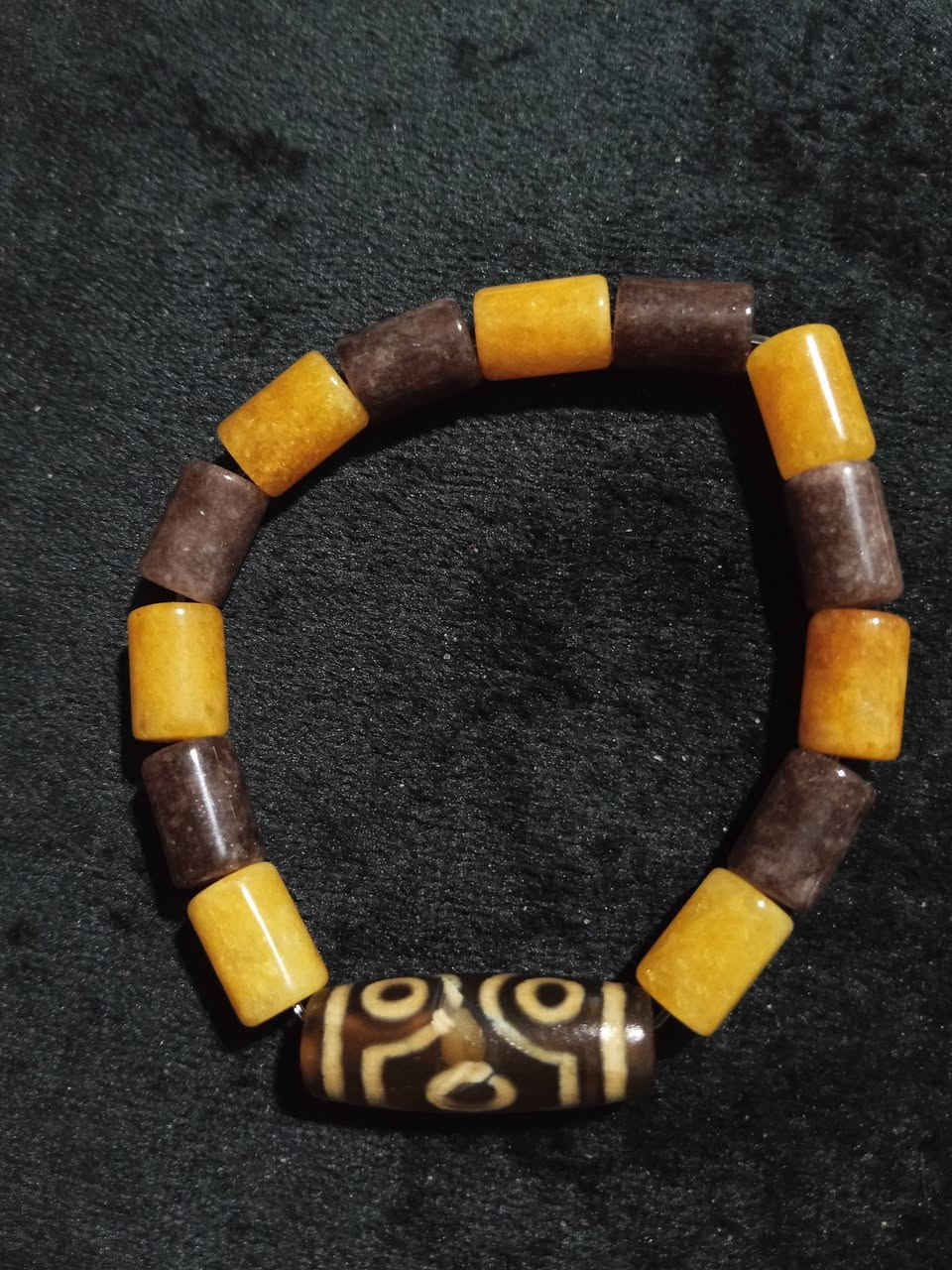 هذا السوار التبتي، الذي يجمع بين خرز العقيق وخرزة "دزي" المميزة، يُعتبر أداة لجذب الطاقة الإيجابية والحظ السعيد وفقاً للثقافة التبتية


**إذا كنت صاحب هذا الإعلان وتريد حذفه لأي سبب، رجاءا أرسل رسالة إلى الدعم الفني**