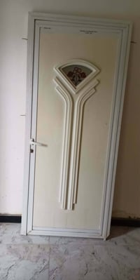 للبيع باب حمام  المنيوم تسكام نضيف مستعمل ٠٧٨١٥٧٢٤٣٣٨