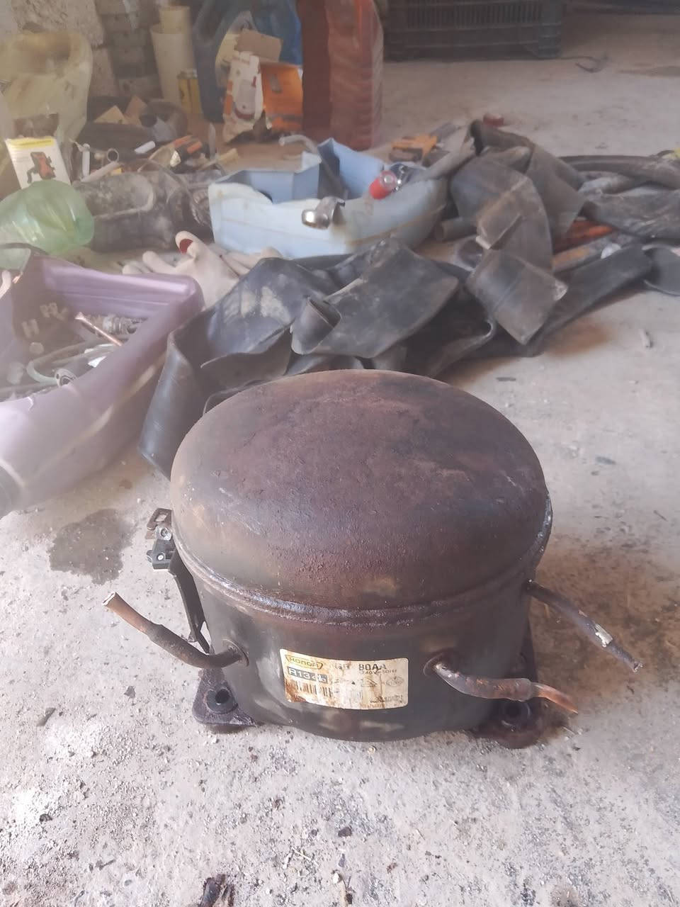 السلام عليكم ماطور ثلاجه مستعمل للبيع نضيف شرط الشغل والتجميد ما شتغل وجمد ترجعو وفلوسك ترجع شرط
الموديل: Konor GQR80AA (أو GD80AA).القدرة
 1/4 حصان (ربع حصان) حجم متوسط
سعر 25 وبي مجال ***********
