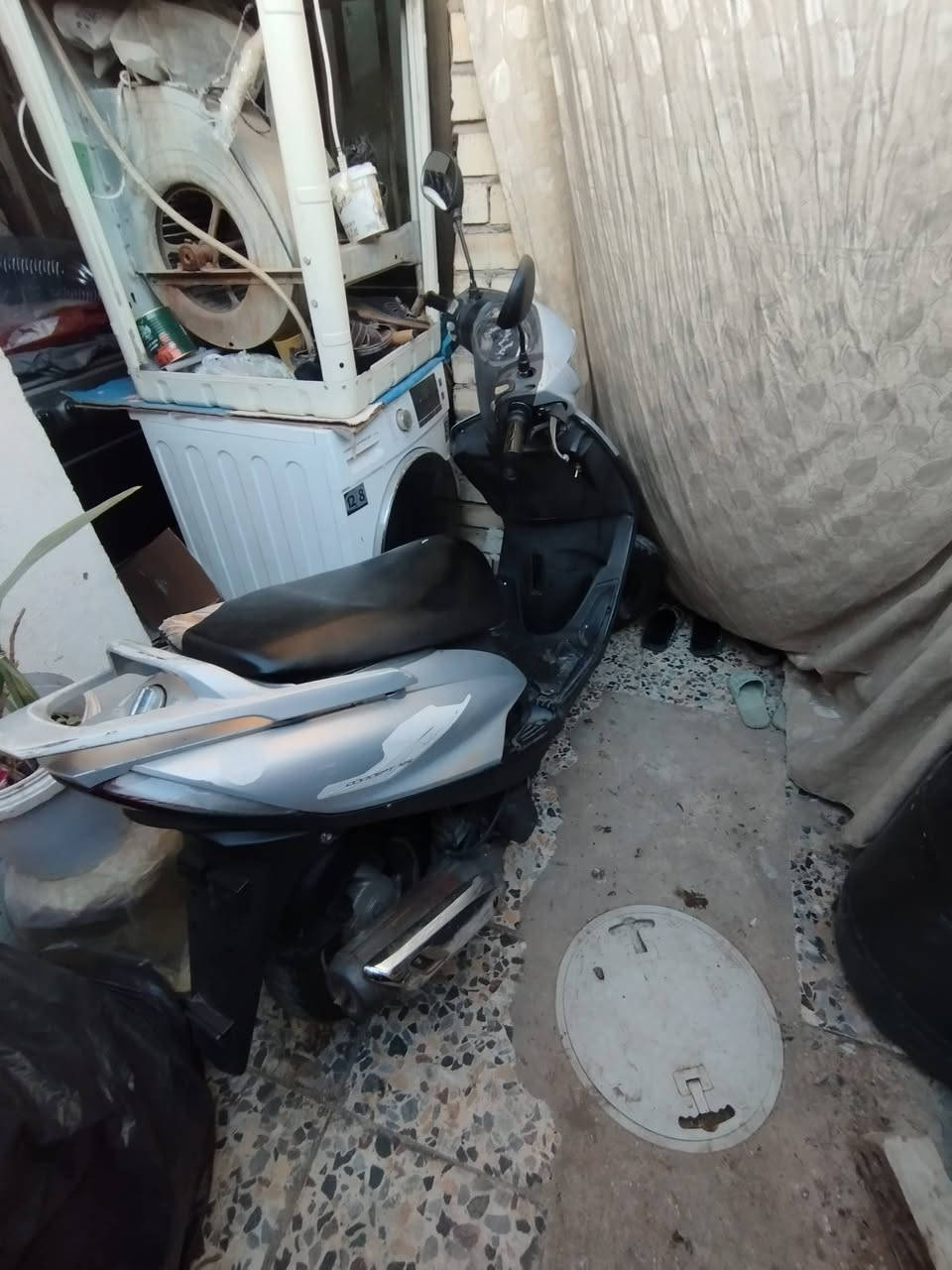 السلام عليكم دراجه نضيفه شغاله كهربائيات هورن سلف لايت عالي نصاصي سعر 400بيها مجال مكاني الغزالية شعله 
***********
