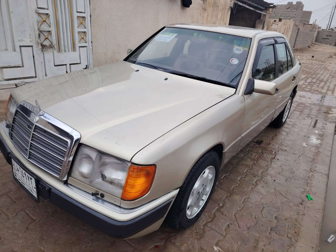 مارسدس دب 300مديل 91فول شغاله رقم بغداد كل نقص مابيها صبغ عام جماليه *********** مكلف بنشر رقم صاحب سياره
