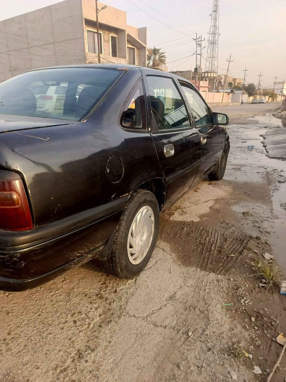 فكترا حجم 16 للبيع سياره جاهزه من كلشي  مكينه معمره رايمن قبل يومين تايرات جدد طخمها جديد رقم دولي كابون بانزين السياره بيها ضرر تحرير واكع عل سقفيه بلوك مصبوغه عام سياره ترايك وين من تريد *********** *********** السعر ٣٧ وبيها مجال
