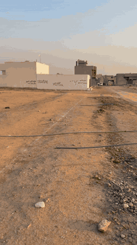 قطعتين مربع مساحه ١١٠ متر والثاني ١٠٠ وتكدر تاخذ اثنينهم

شارع مول حسين خدمات كامل 
***********
