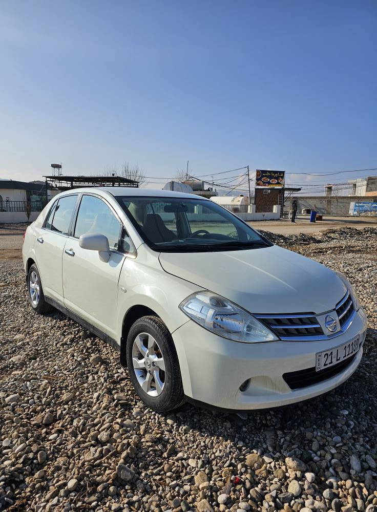 بسم الله الرحمن الرحیم 

نیسان تیدا 2009 
ناو زەرد و چوار جام کارەبا- ئەی بی ئێس - ویل کەپ- بیلاجکتۆر- یەدە نیکڵ- ئاوێنە کارەبایی .بەرگەکوشن و کامل گاعی تێگیراوە .
سەنەوی و رەقەم تا 2028 نوێیە.
تەقەو رەقەی نیە و ماڵی دۆستە.
سێ پارچەی بۆیاخە- رەسمی سۆنەرم داناوە 
گێرومەکینە و  بەشەرت .

شوێن سلێمانی 
***********
*********** السليمانية, العراق
